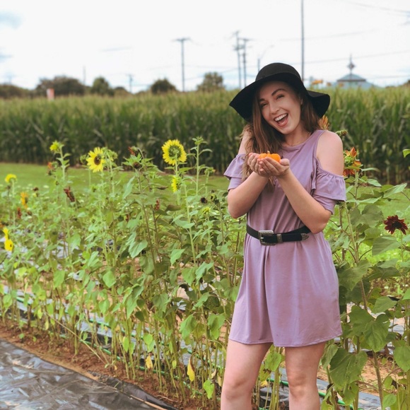 Meet Glo, - Picture 3 of 6